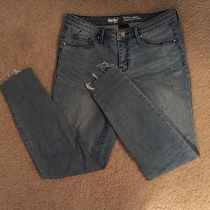 USED ONCE! Trendy/Mid-Rise JEGGING 👖